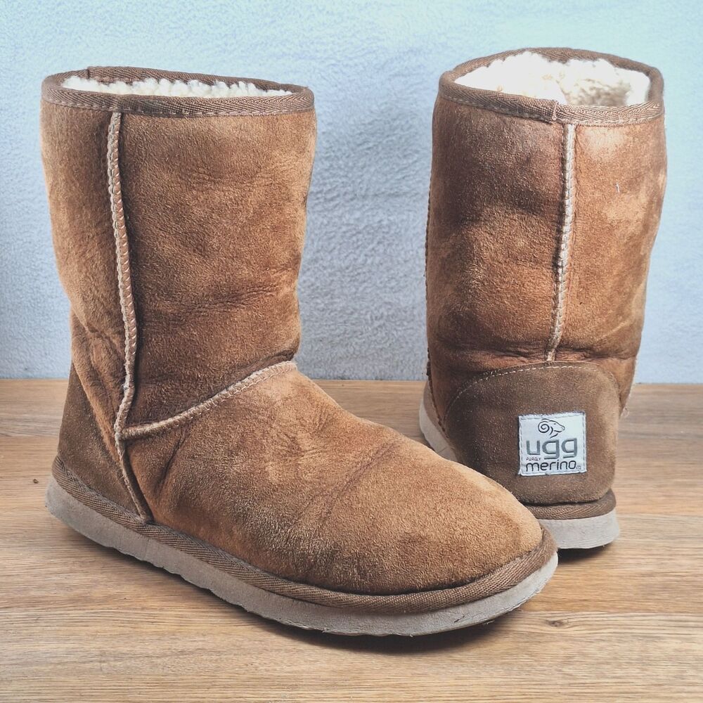 UGG Classic Short Women's 9 Boots Chestnut Merino Wool Shearling Lined Winter